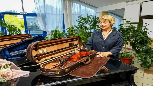 Иркутские музыкалки получили инструменты. Рояль без аналогов в городе!